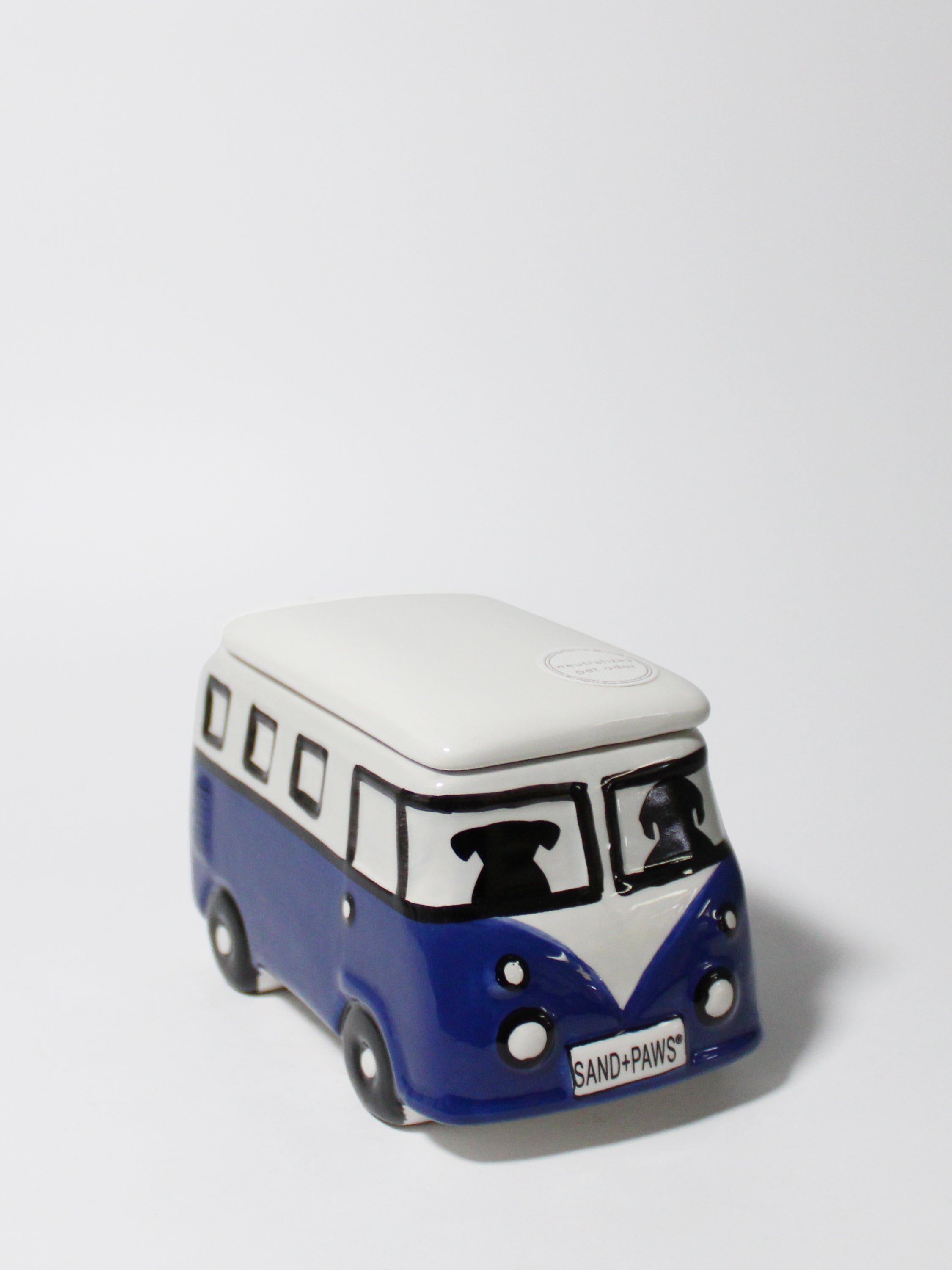 Sand + Paws Newport 14 oz scented candle